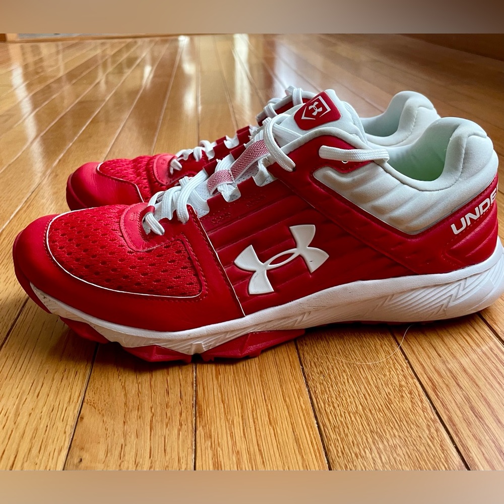 Men’s size 10 Red &White Under Amour athletic shoes. Worn 2x to indoor baseball.